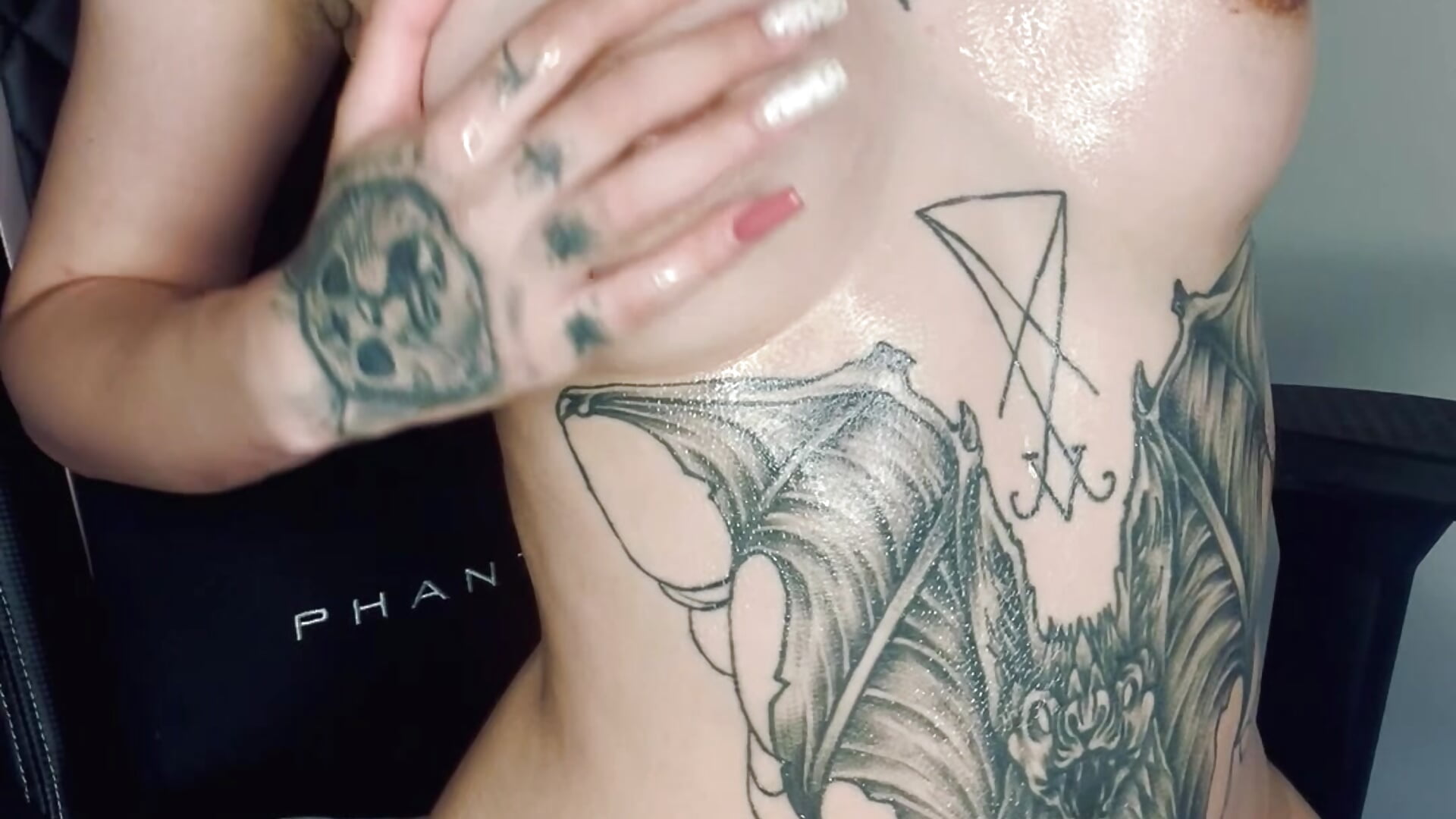 Just a little teaser of my tits #oiltits