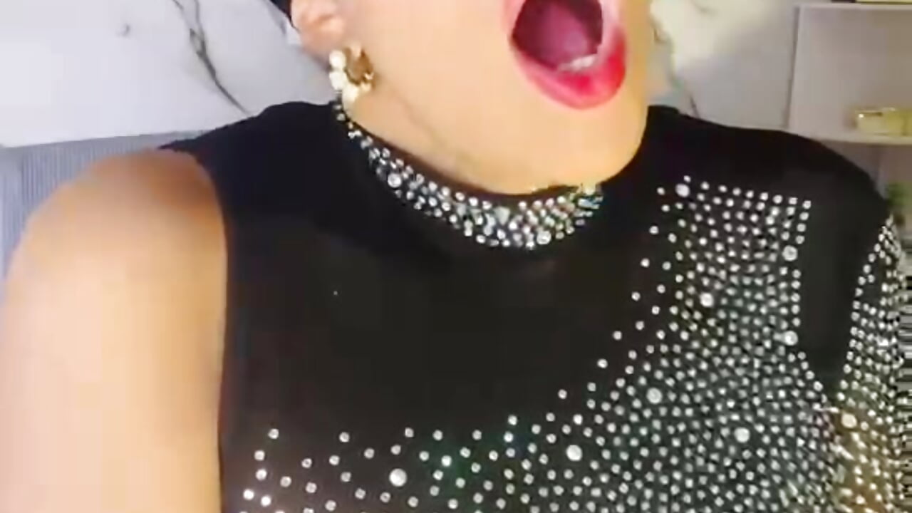 I really enjoy your cock, brunette milf in your office today - video od modelky/modela AmberNix