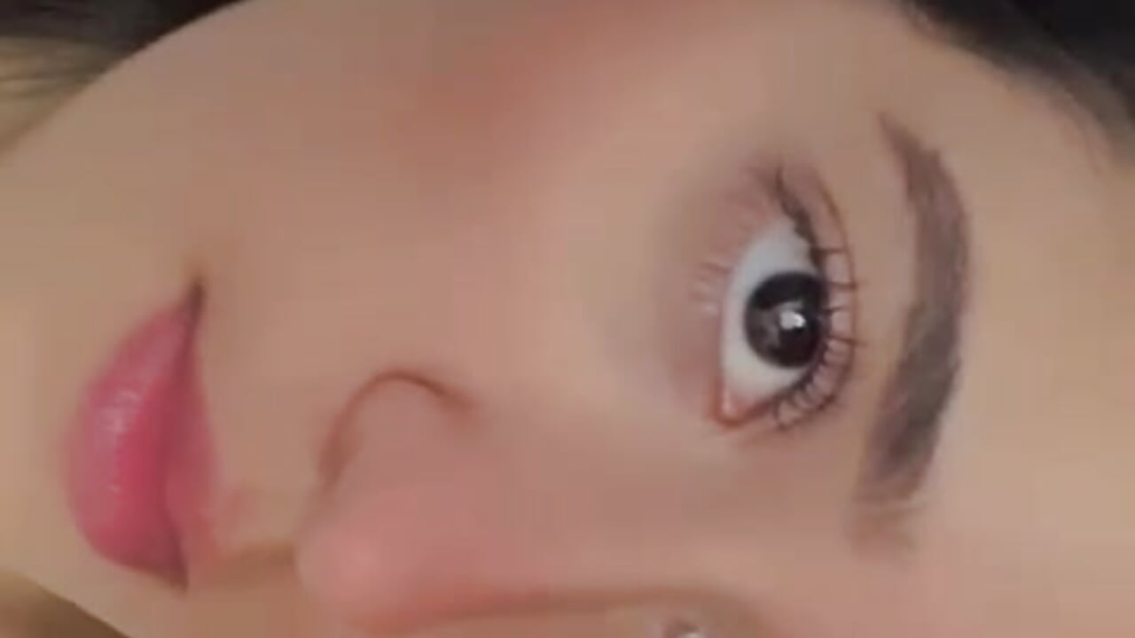 Kisses for you - video by Alisson-sweety cam model