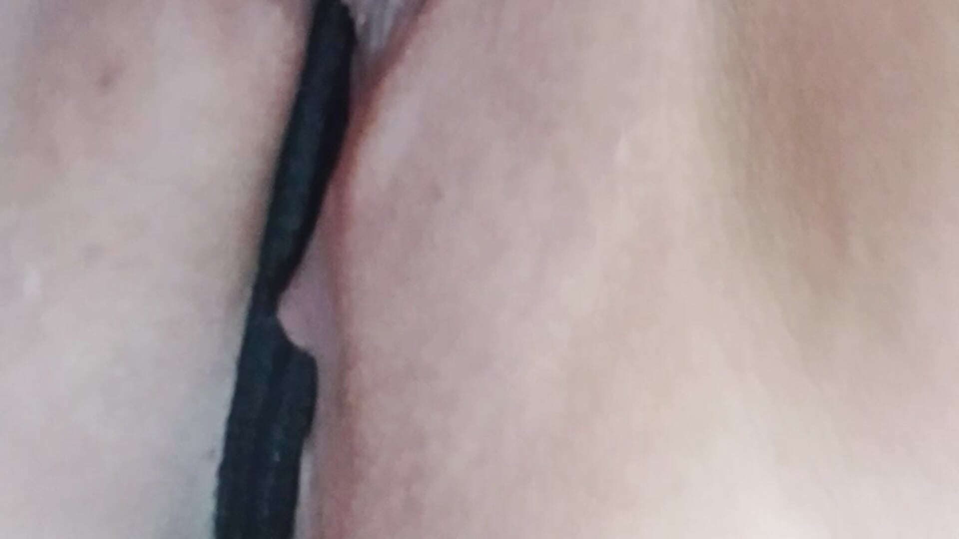 I tease my pussy with  rope until I squirt