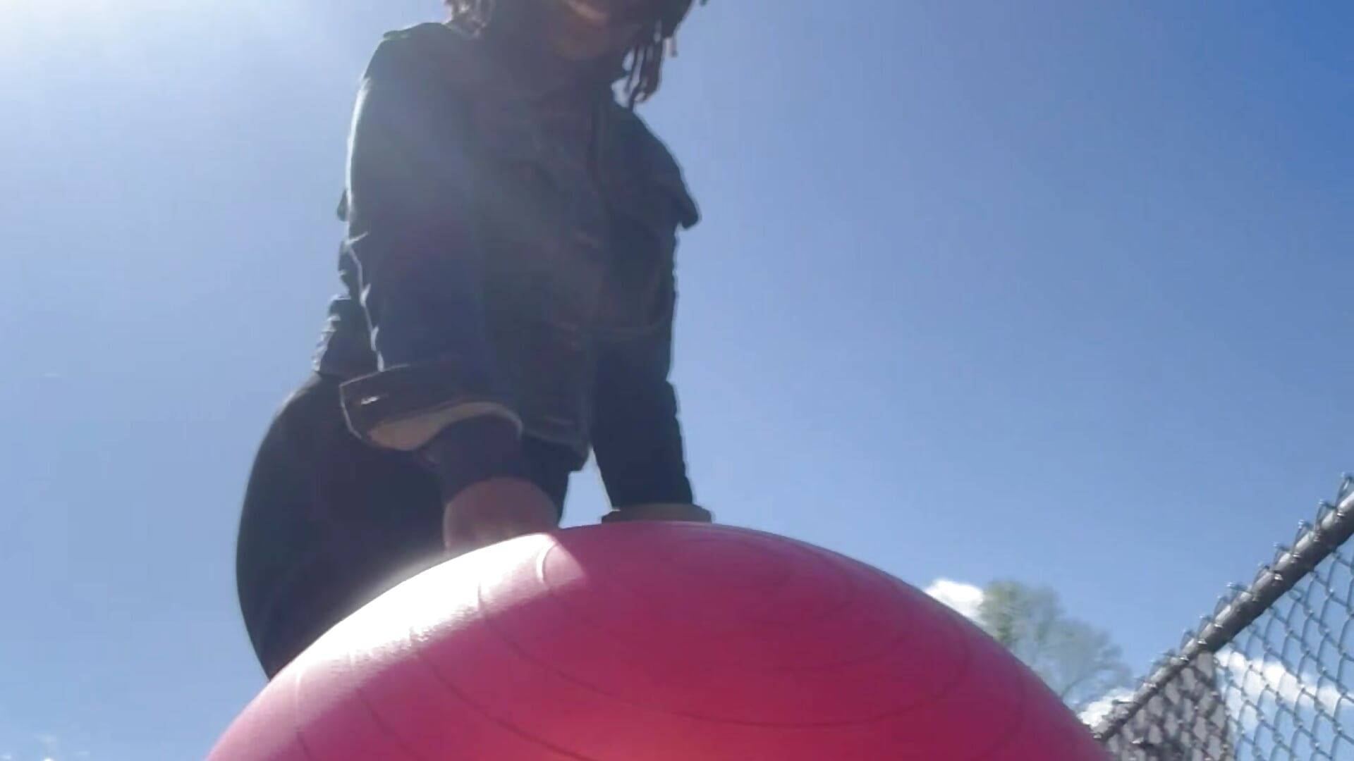 I love to bounce - video by LeyaHoneybuns cam model