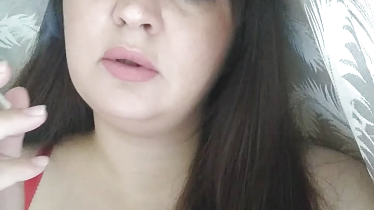 I love smoking. - відео від вебкаммоделі Alina-Milf