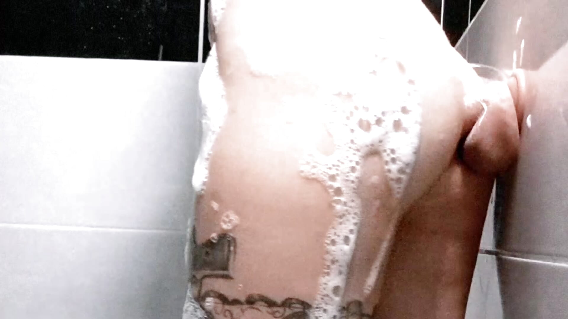 Zuhanyzó+dildó (IMITÁCIÓ!!!) - video của người mẫu cam An_g_elly