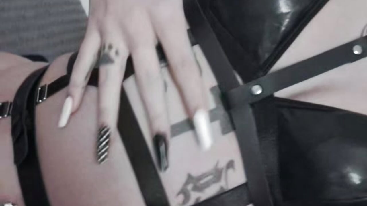 Latexes öves kisvidi - video của người mẫu cam An_g_elly