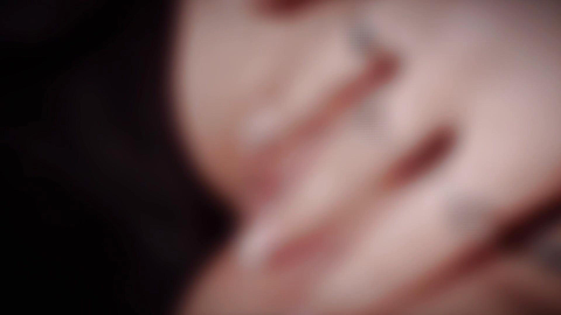 Extra nyálas, extra közeli tiltott tartalom 👀 kékfehéren vagy privátban 👀 - video by An_g_elly cam model