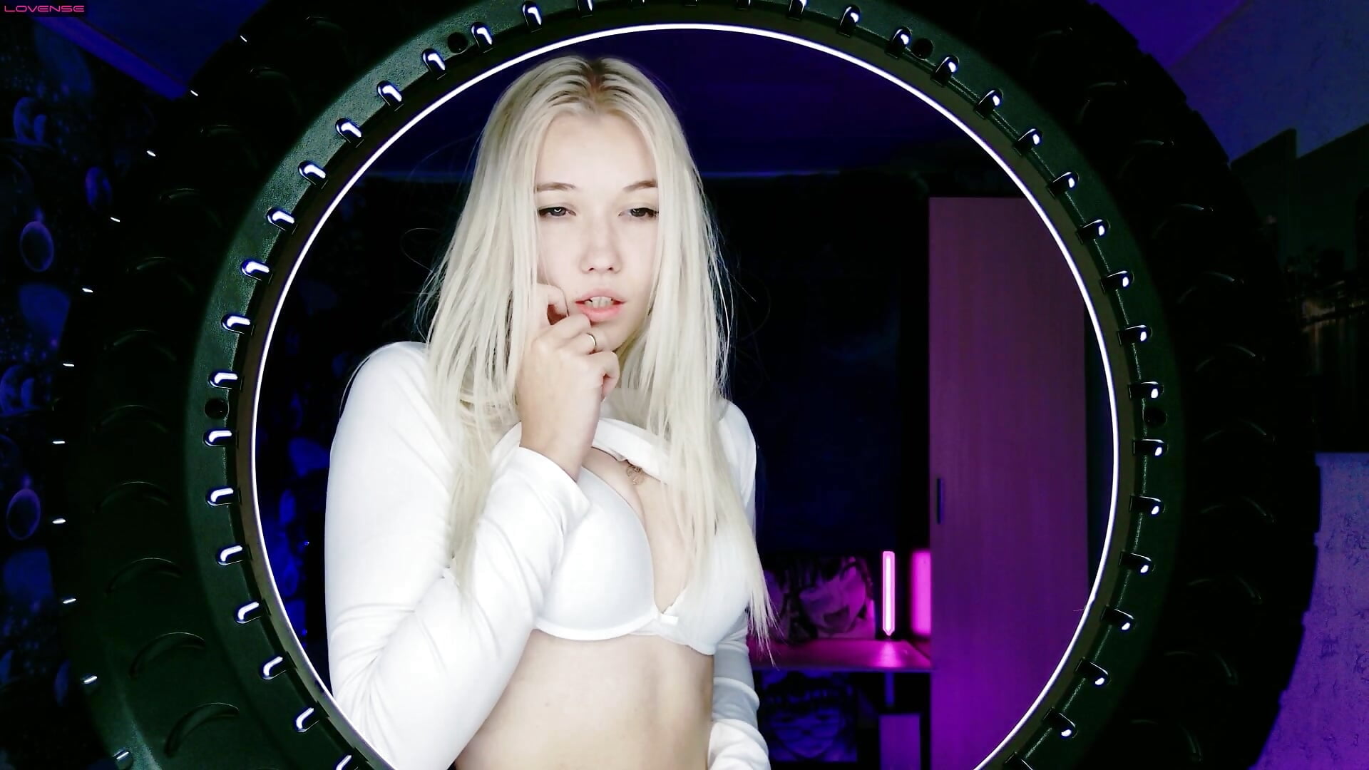 im backkkk - video by NaomiHita cam model