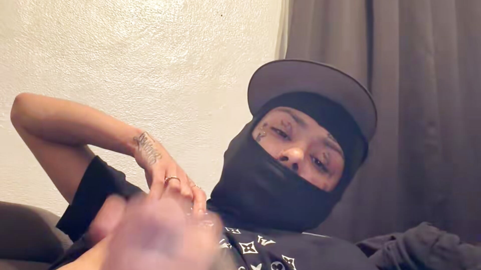 Almost got caught stroking my cock😭 - video di strip4dani21 modella di cam