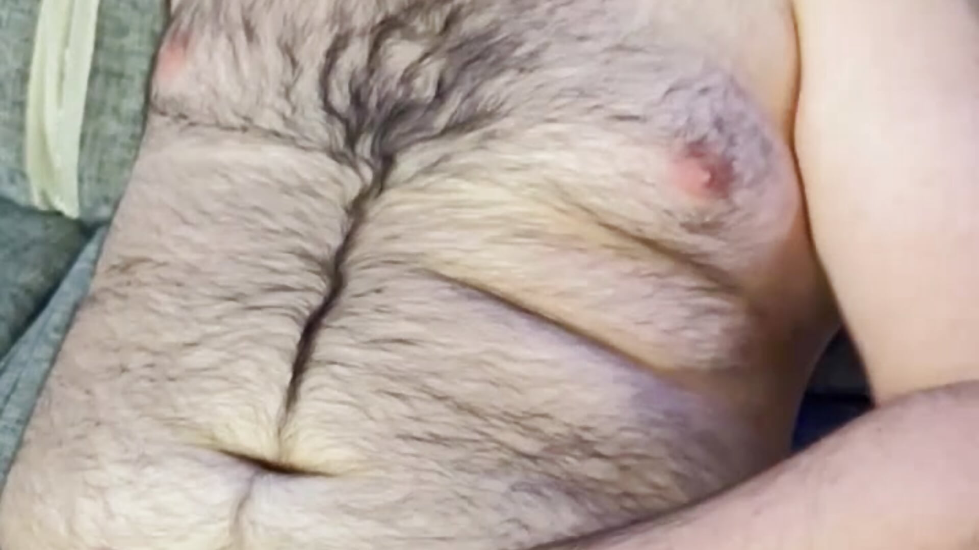 Javier Bear Intense Big Cumshot - video by Javier_bear cam model