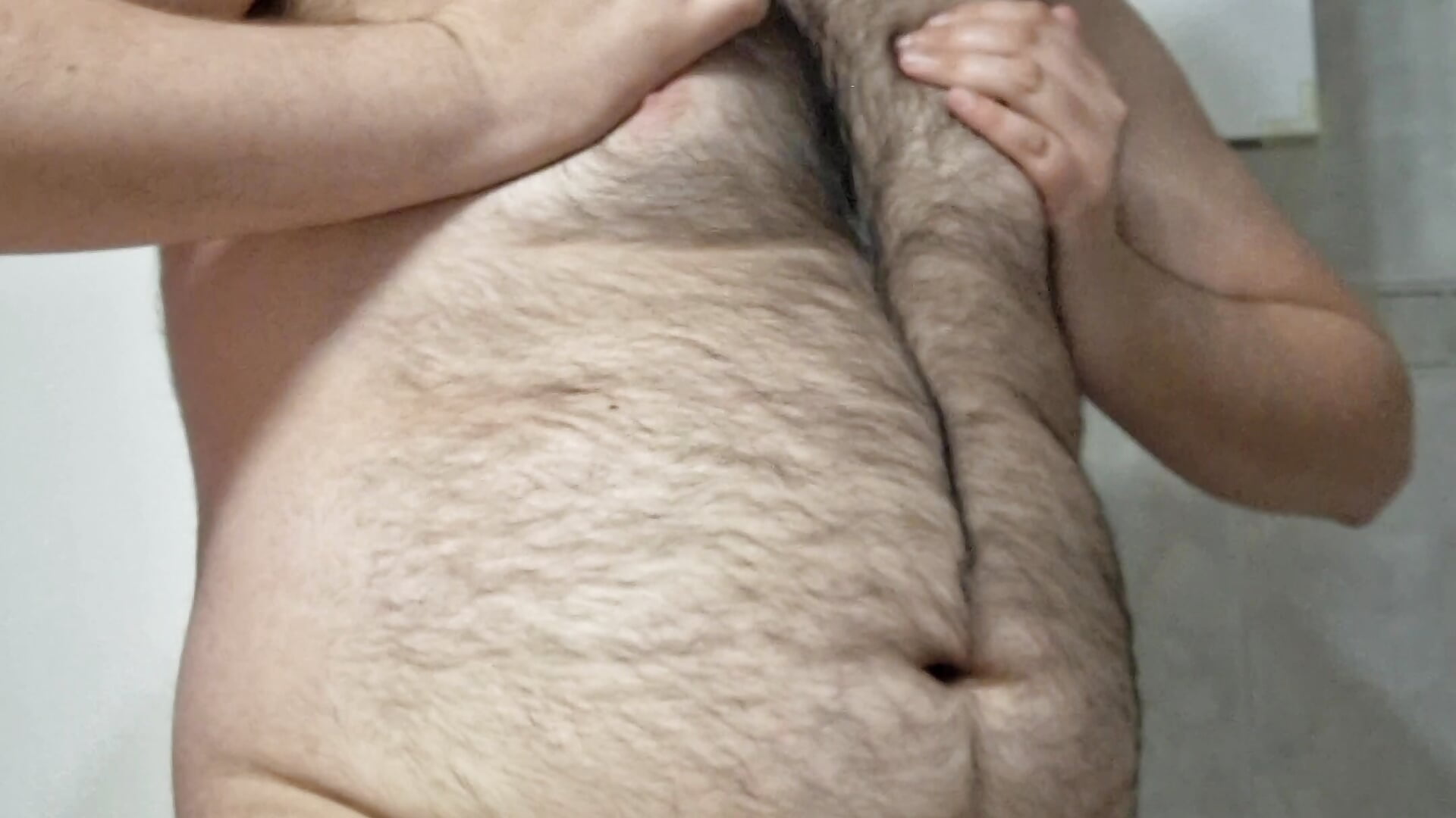 Touching and Shaking my Belly - video by Javier_bear cam model