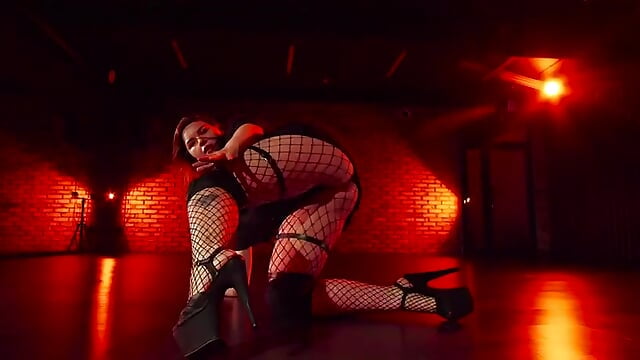 Mmmm horny - video by LineraPitts cam model