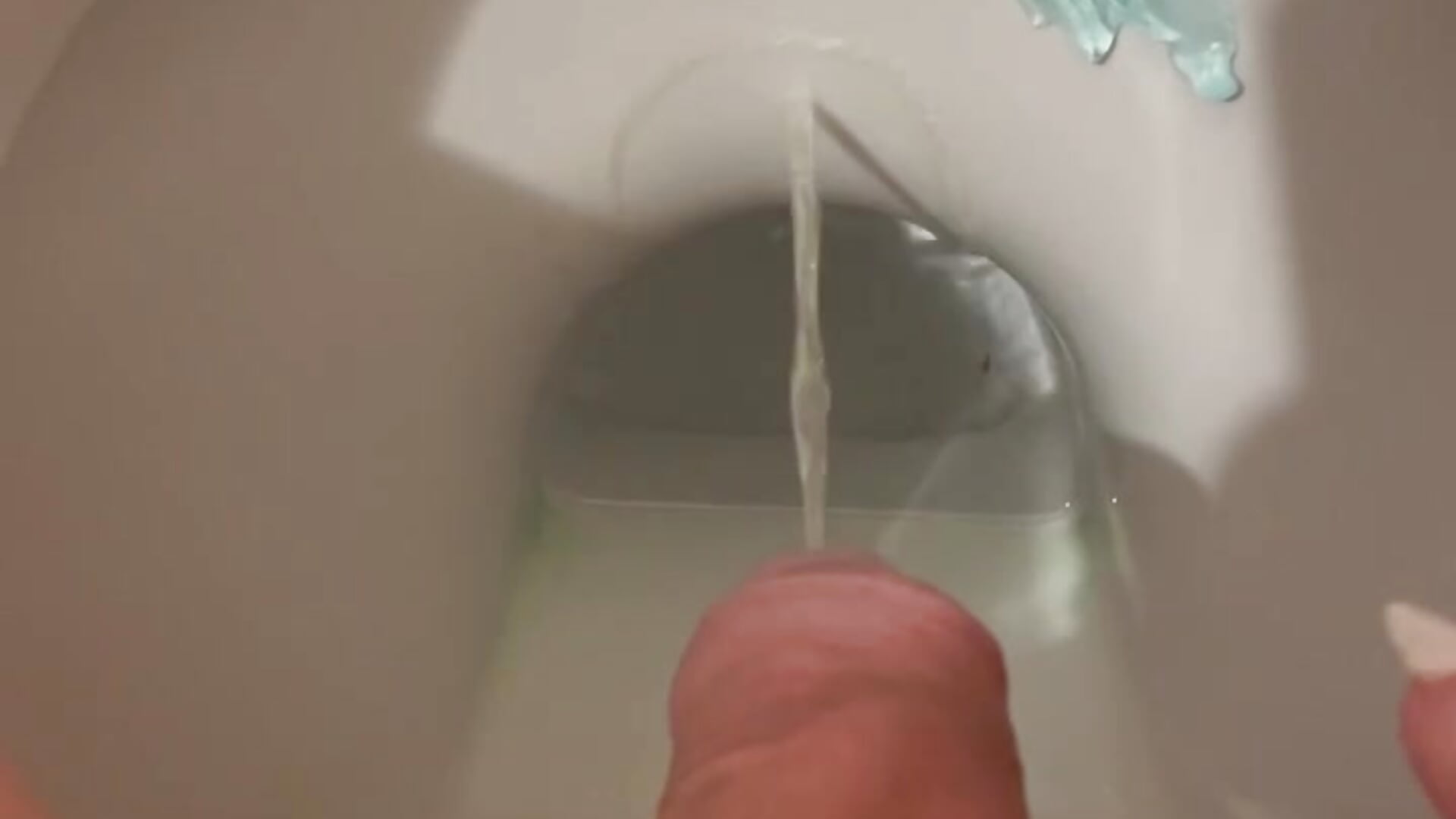Pissing - video av SexyTs888 cam model