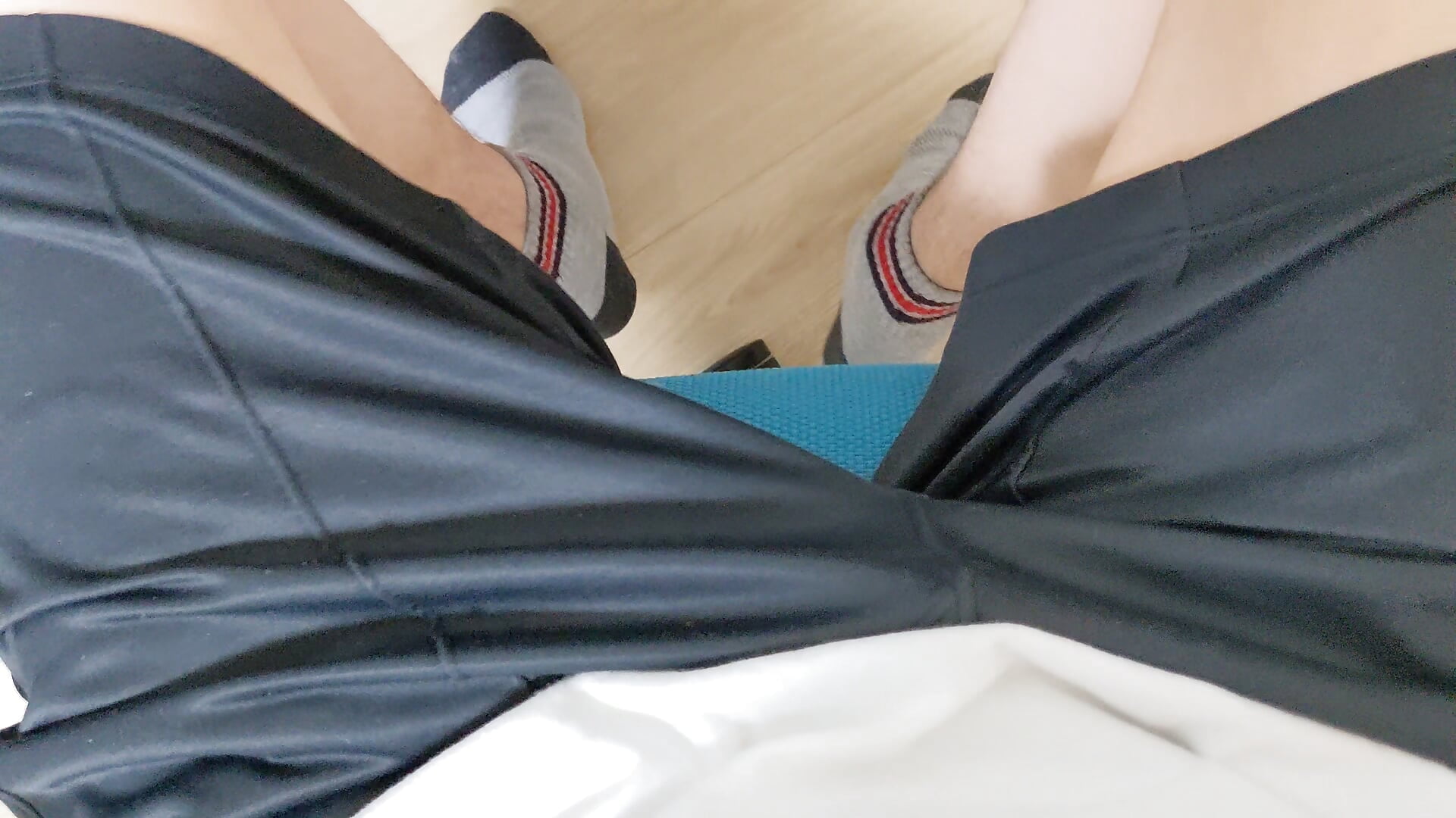 I tried on some black shorts - video by KAR86a cam model