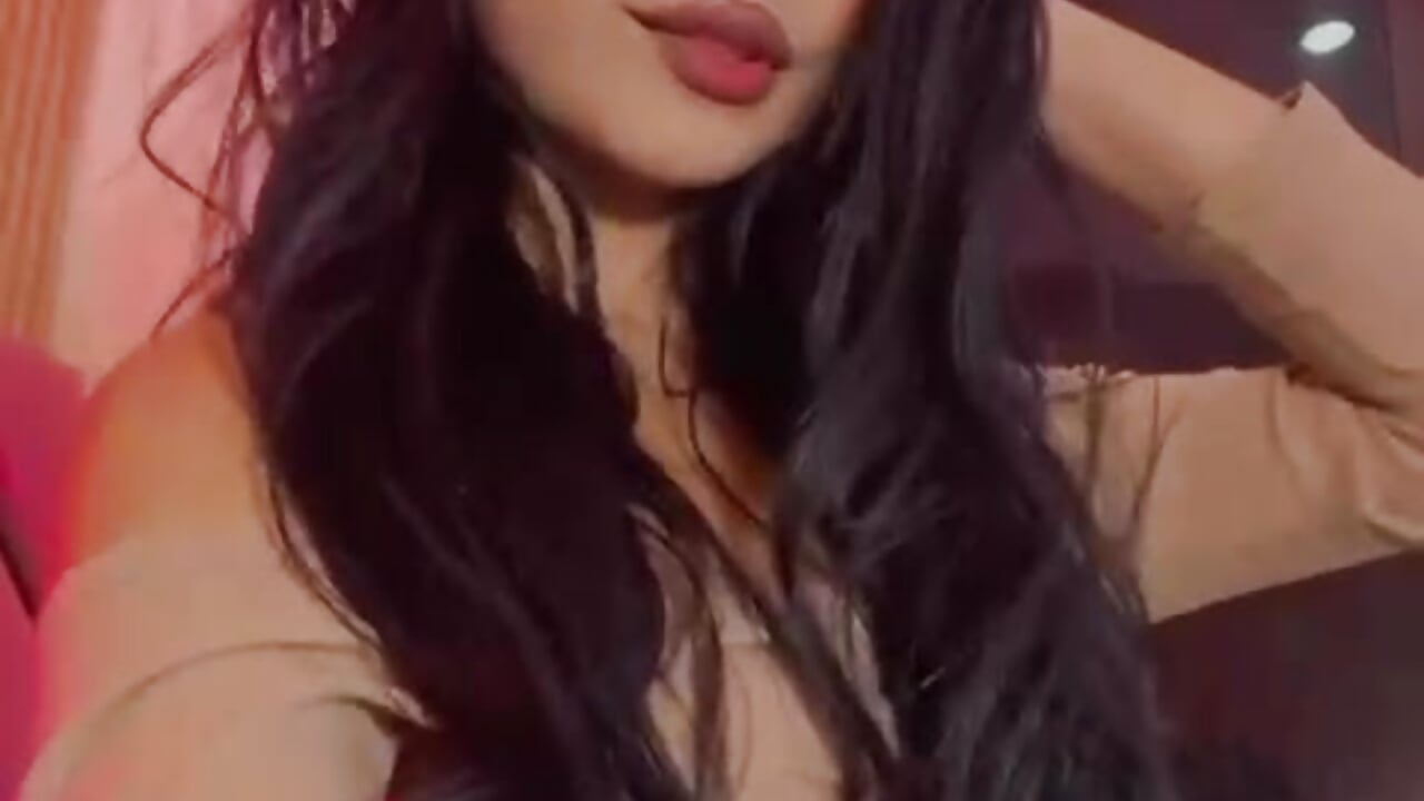 Glamour and sensuality in every shot😉🫦🔥 - video di daddyissuesss_ modella di cam