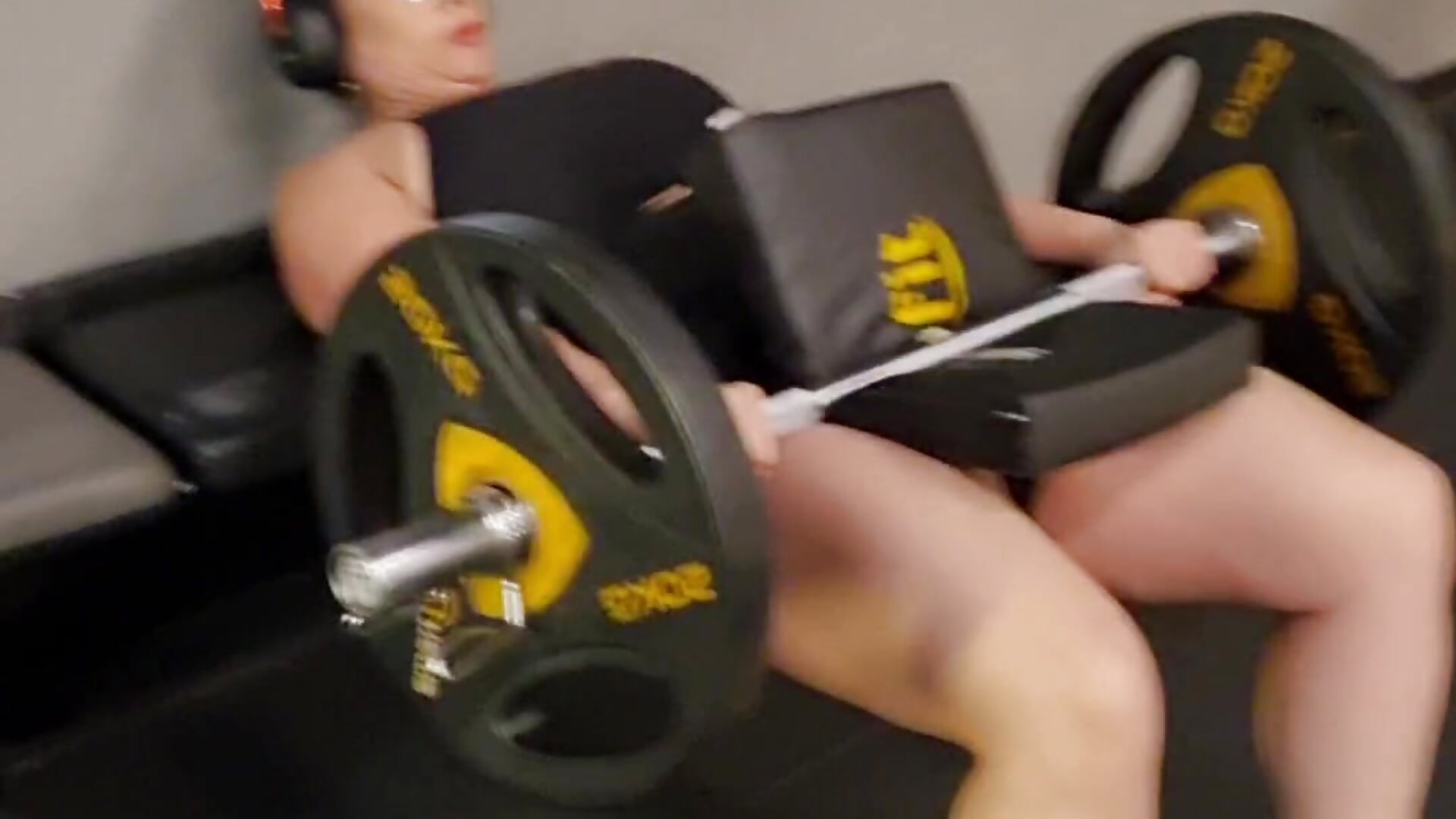 Gym - 視頻由 andreafetishx 主播提供
