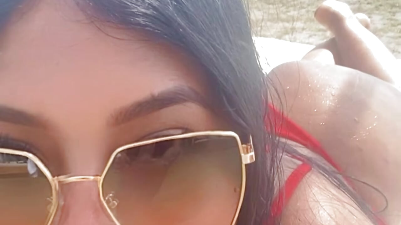 I love being on the beach - video by emmyjhonson07 cam model