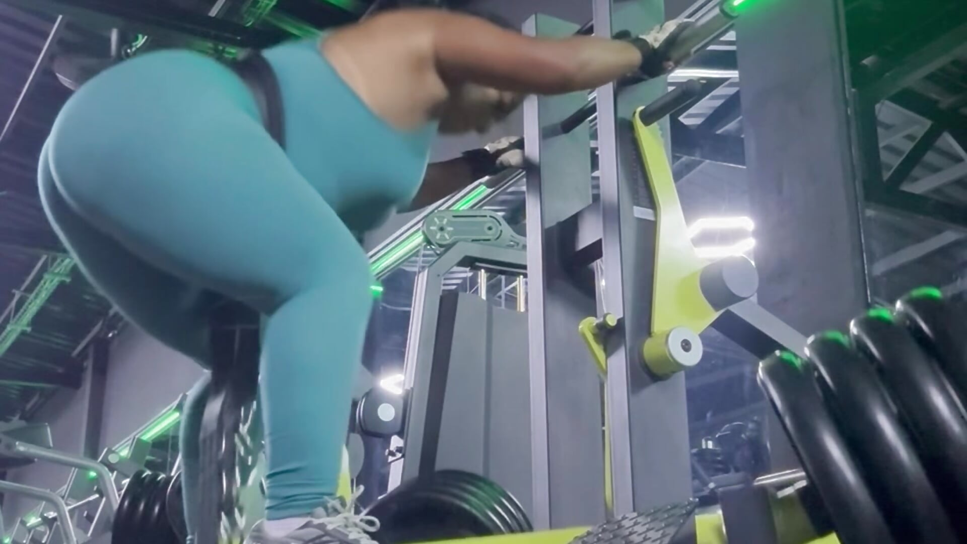 Hoy fueron 160kl 😮‍💨🔥🍑 - video by emmyjhonson07 cam model