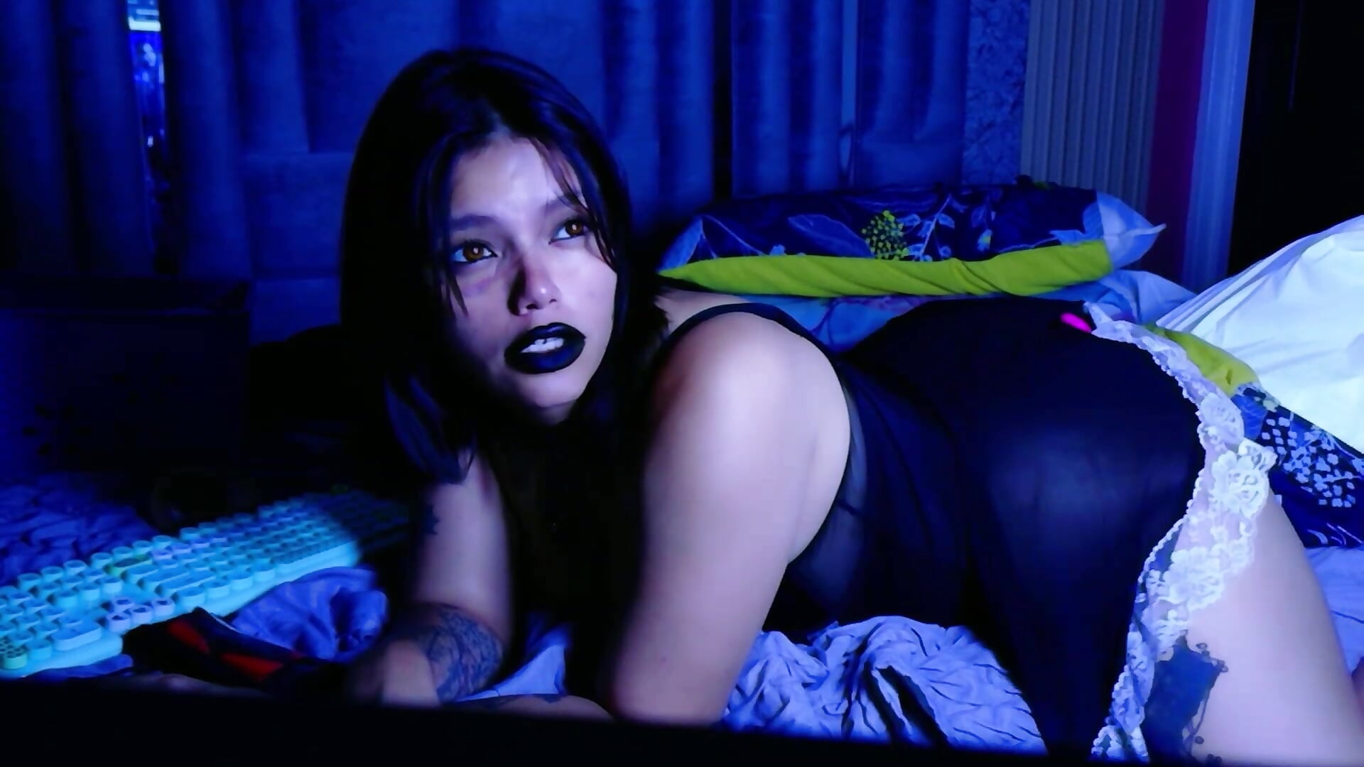 shaking my bum for you - video by shybutdirtygirrll cam model