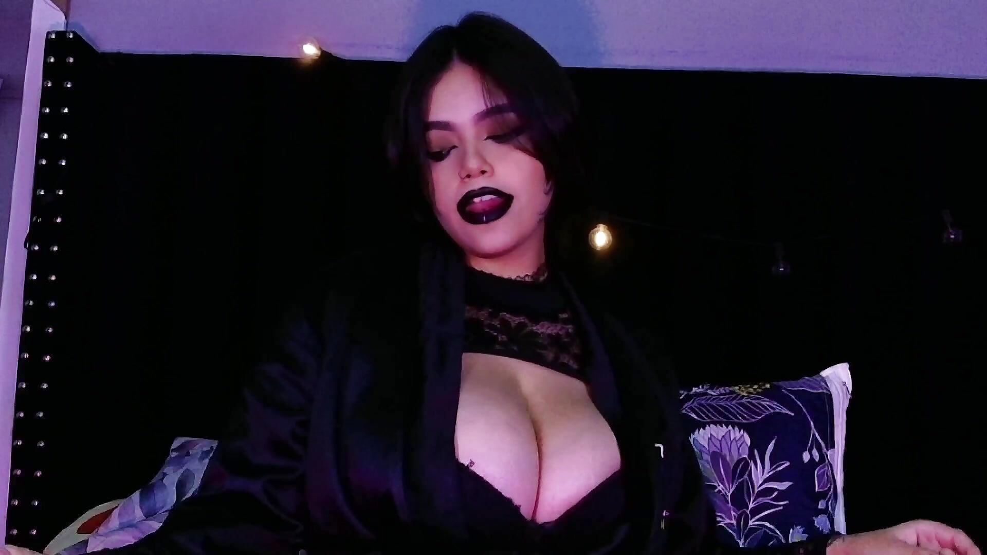 Do you want us to play today very rich? – видео вебкам-модели shybutdirtygirrll