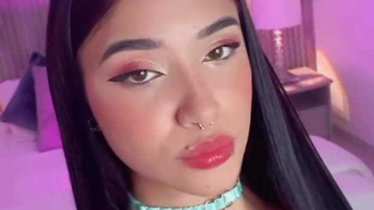 pretty face - video by Antonella_Grayy cam model