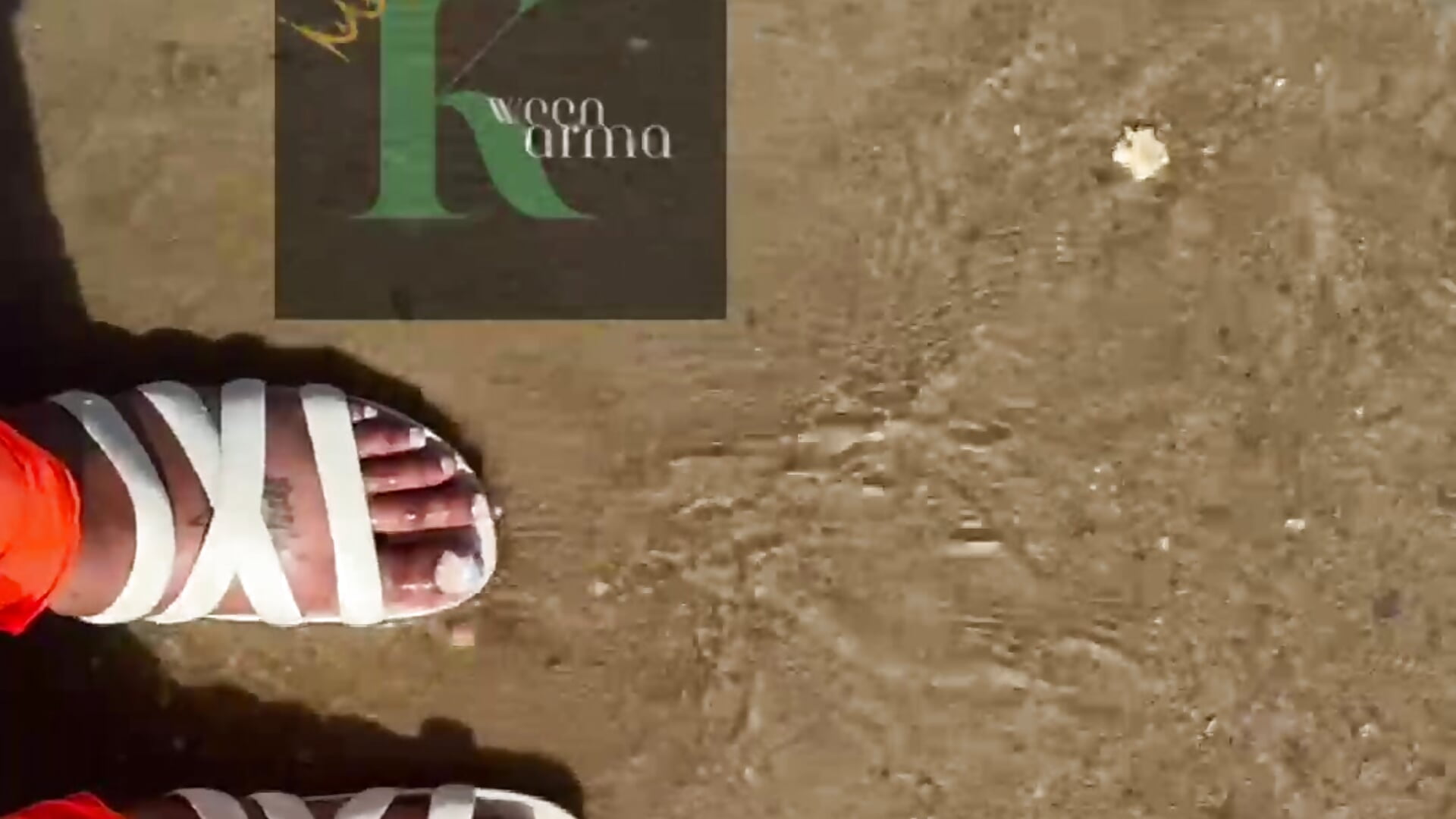 Vacation toes 🦶🏾 - video by kweenxkarma cam model