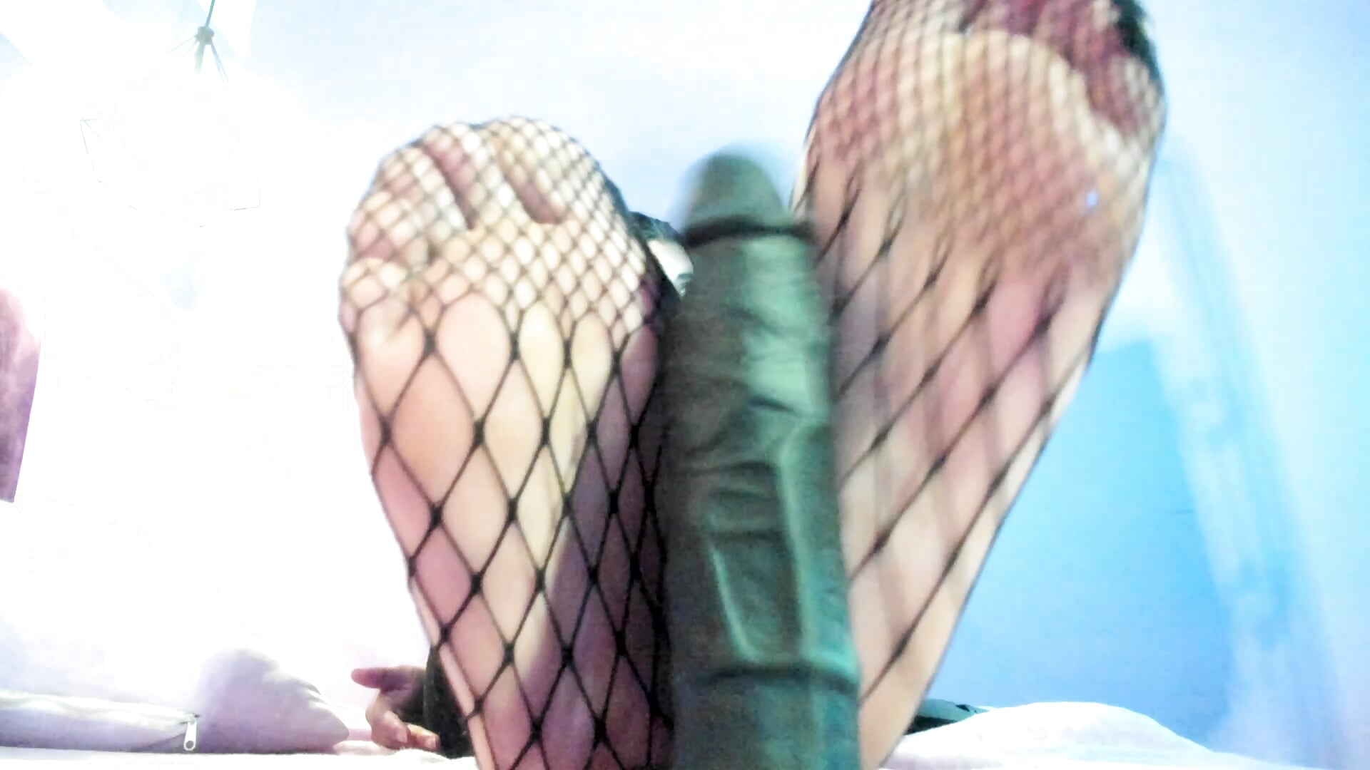 fill my feet with your cum - video by Christiine_ cam model