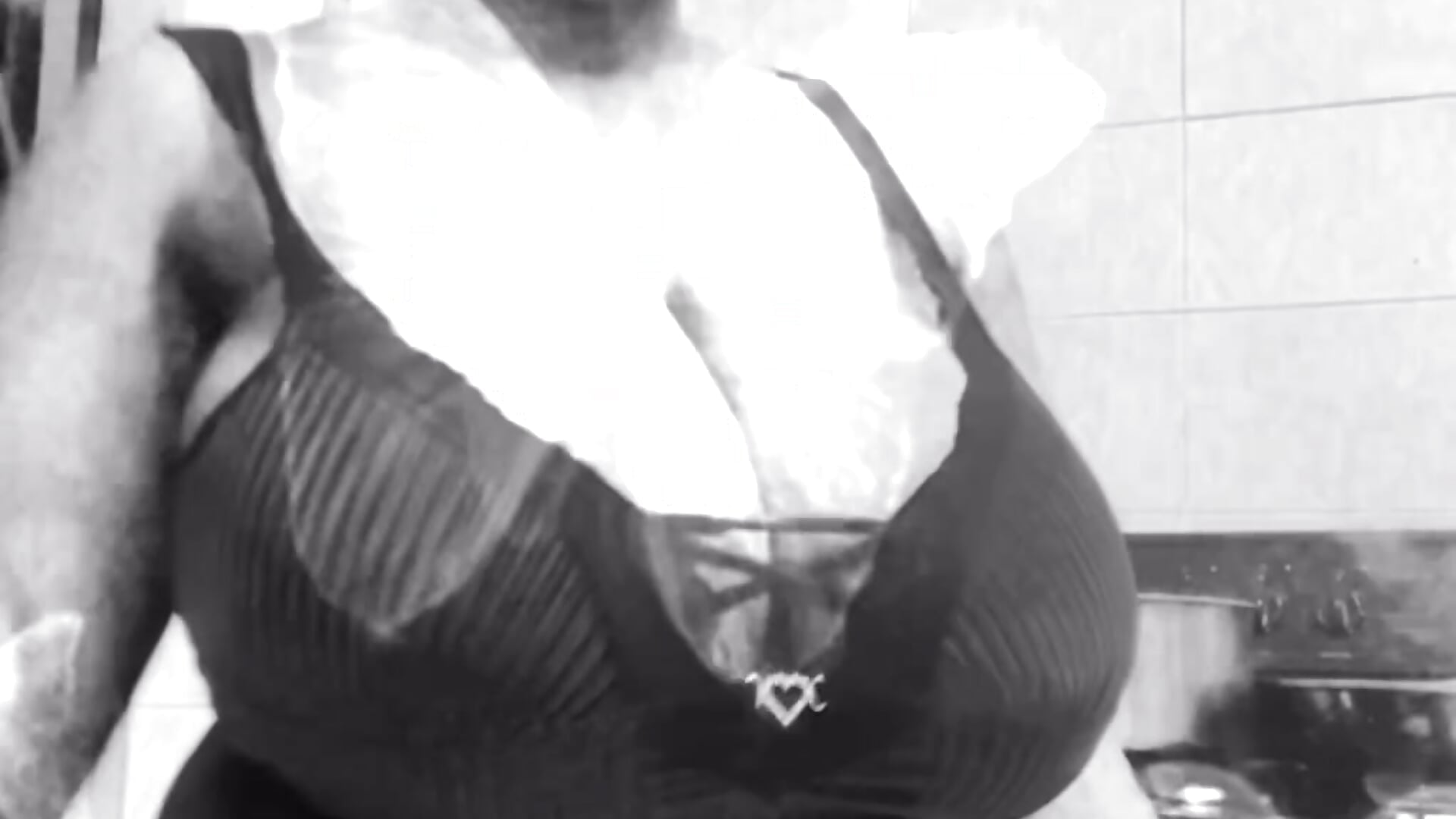 lovly body - video van Bustygoddess32 cam-model