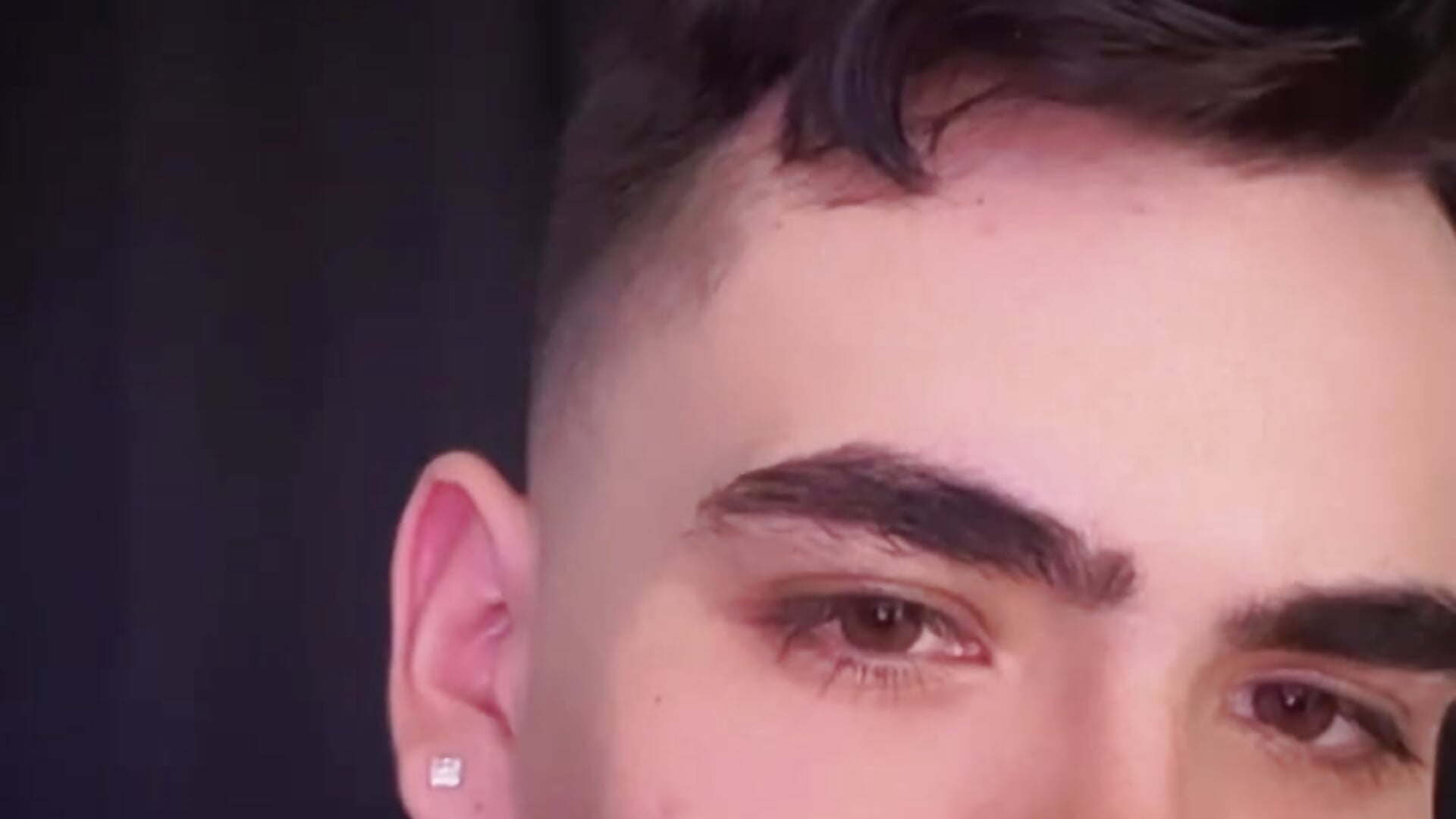 hello - video by Guccy_Boy_Club cam model