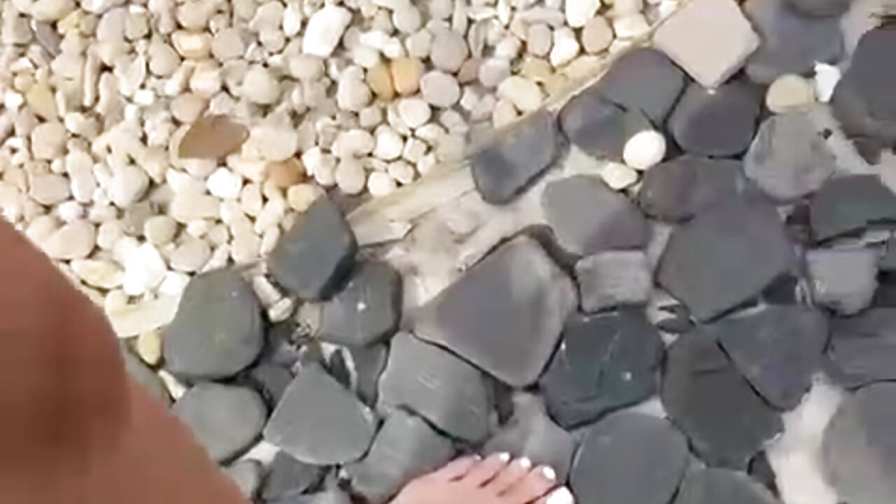 My delicious feet walk on hot stones💓