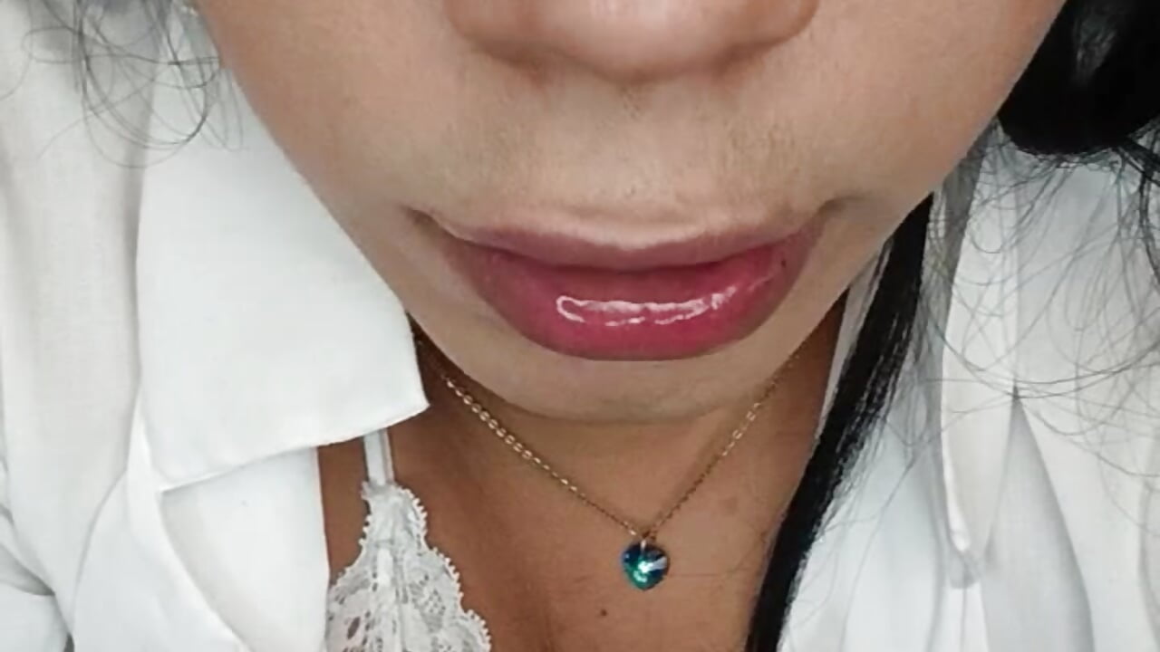 Teach me how to suck  👅