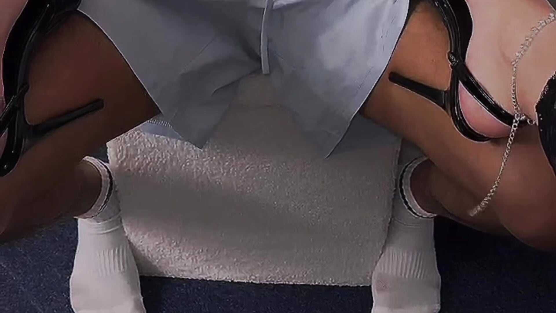 Je lui fait lecher mes pied