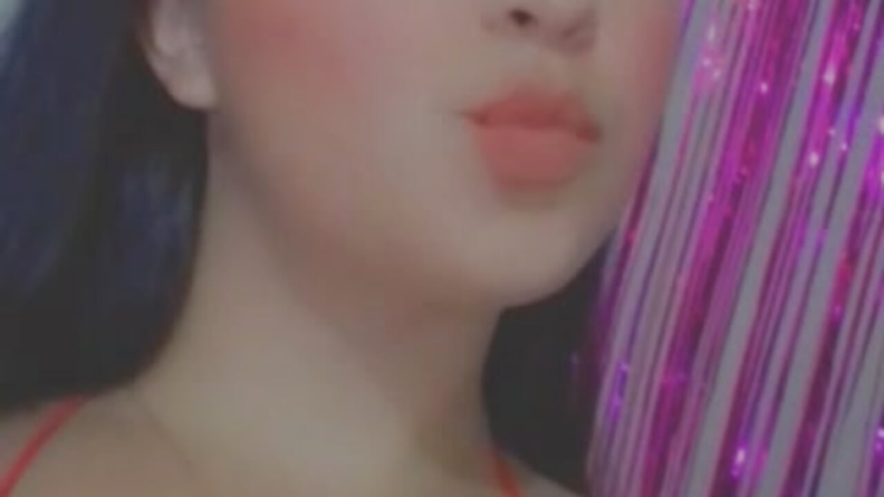 Kisses - video by Mellyparker_ cam model