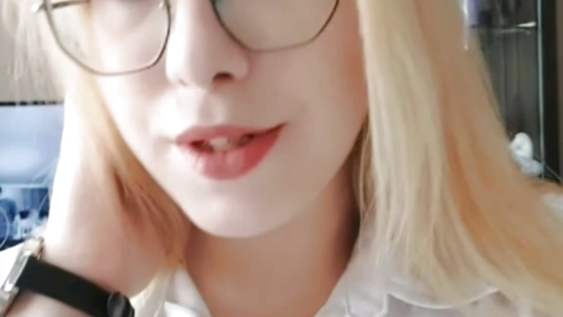 telegram-cloud-document-2-5438527313794841716 - video by MansiMer cam model