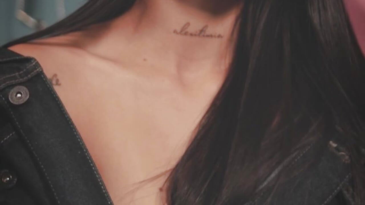 "Every tattoo has a story… wanna hear mine? 😏💋" - video by Alaia_Asuka cam model