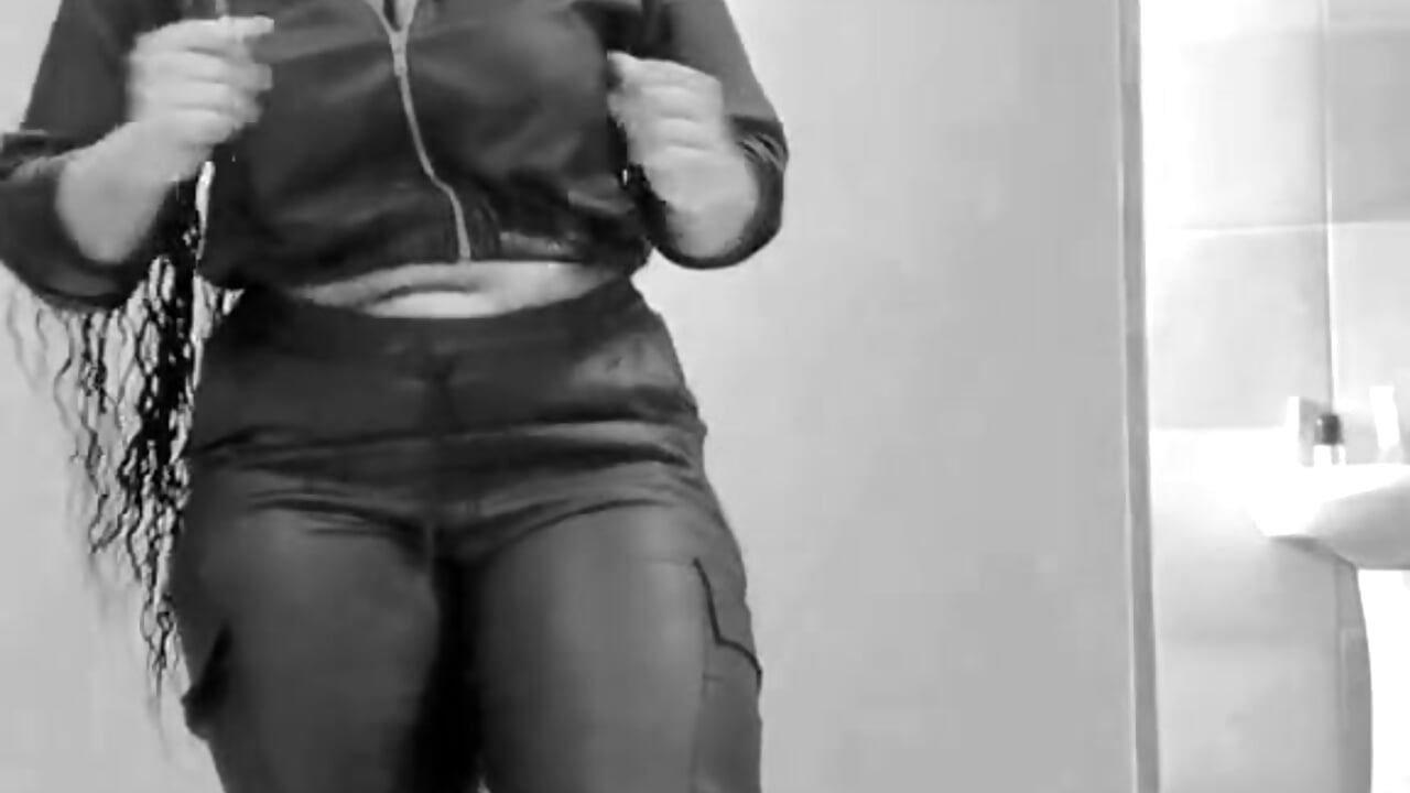 profile-intro-video-1792189193 - video oleh BERNINIBLUSHX89 kamera model