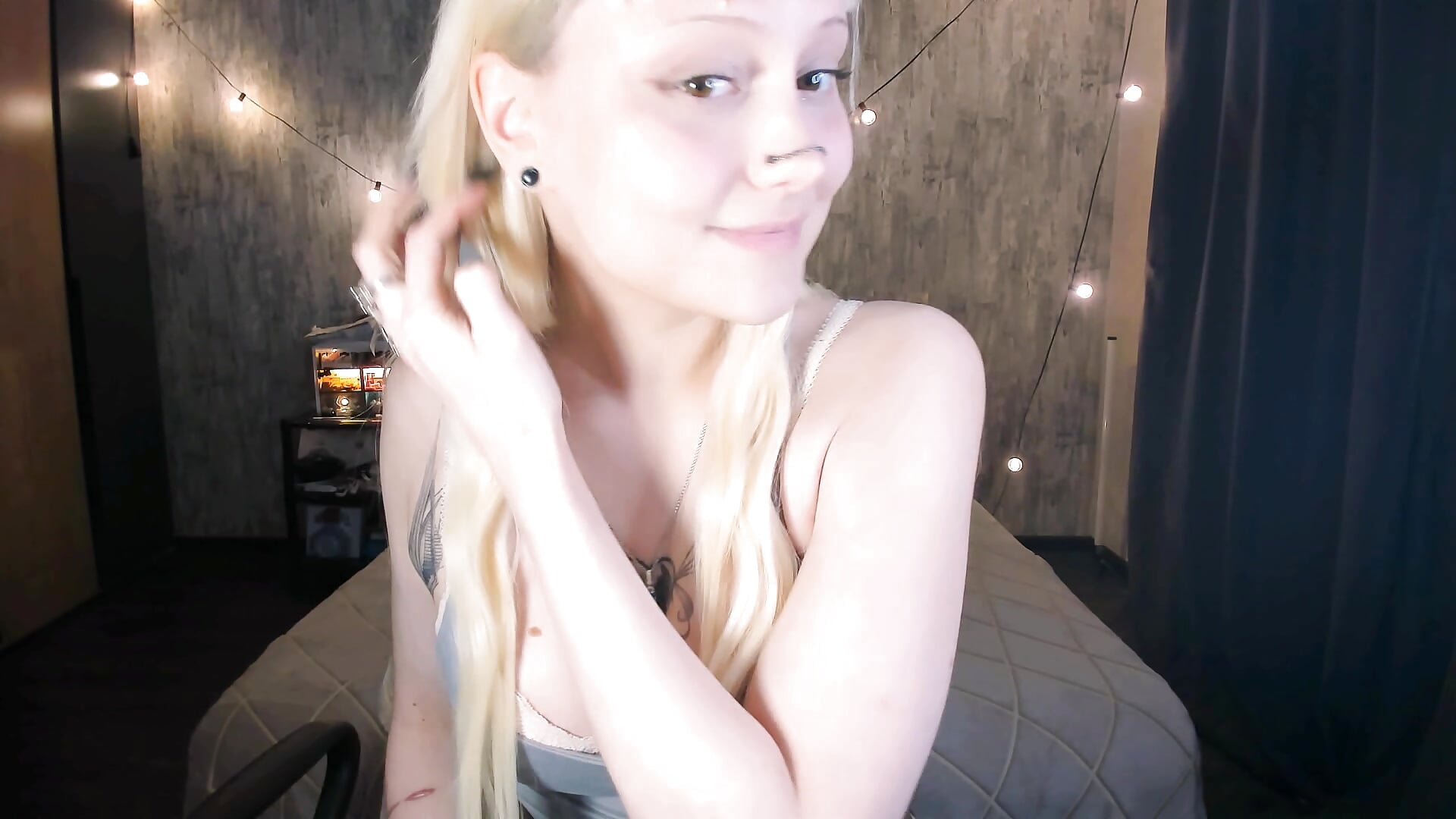 20251209084944 - відео від вебкаммоделі MariaMango