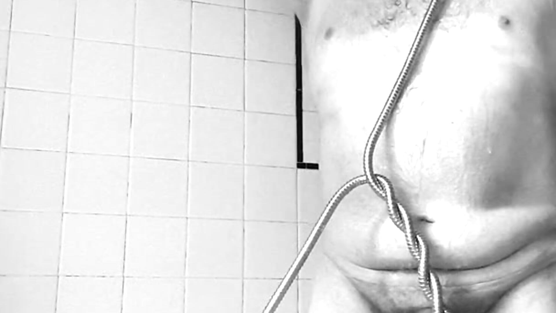 Shower - video di sympatrique modella di cam