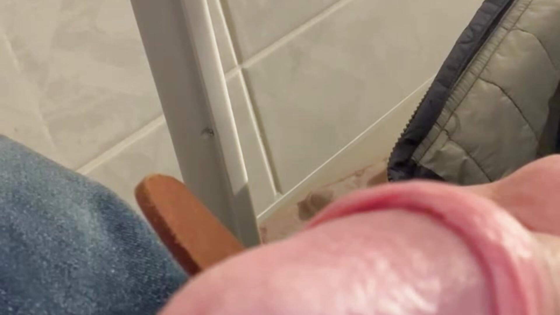 Ich pisse in meine Toilette – video modela na kameri Frank22xx