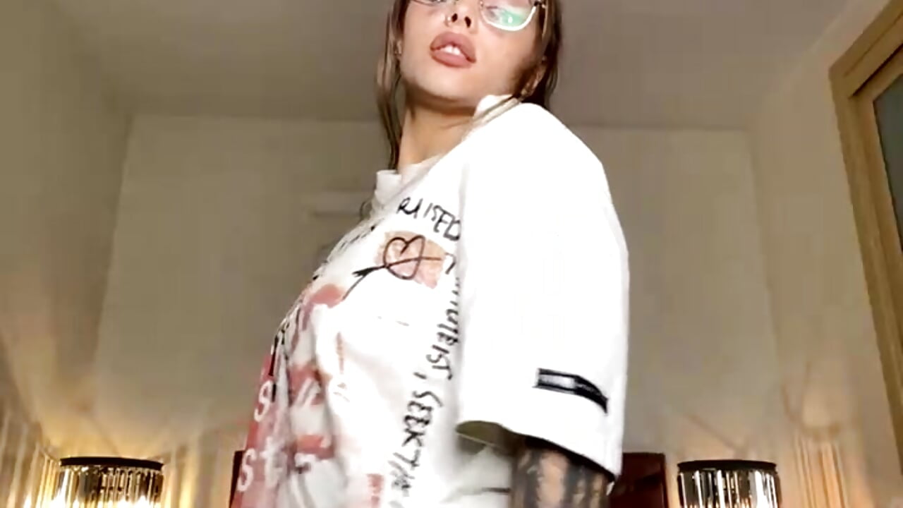 Public Show - HumbleJess adlı kamera modelinin videosu