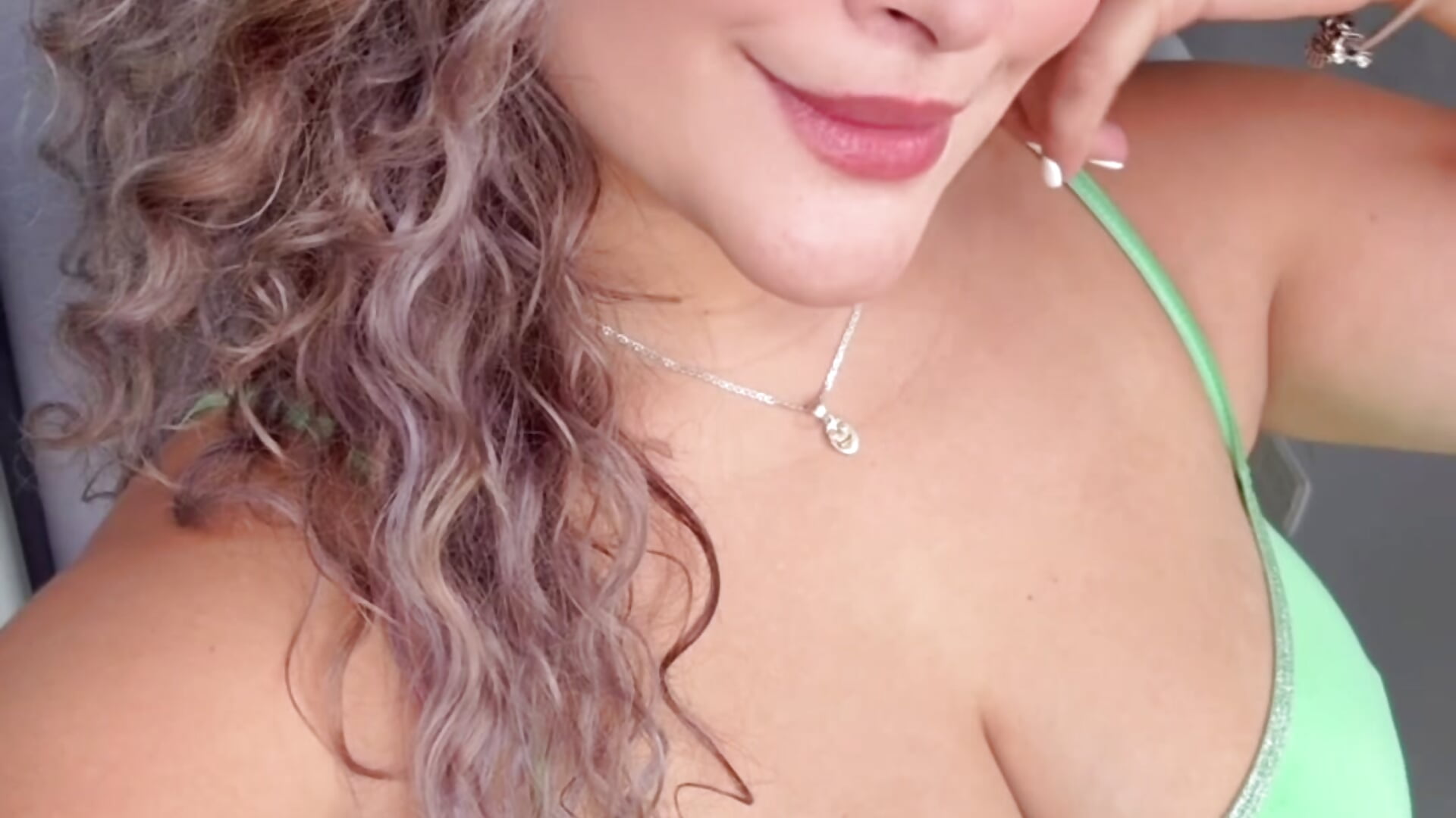 Hello my loves, I'm back! I'm waiting for you on my broadcast. Don't miss the ending, it's going to - video di Sara_smiiith211 modella di cam