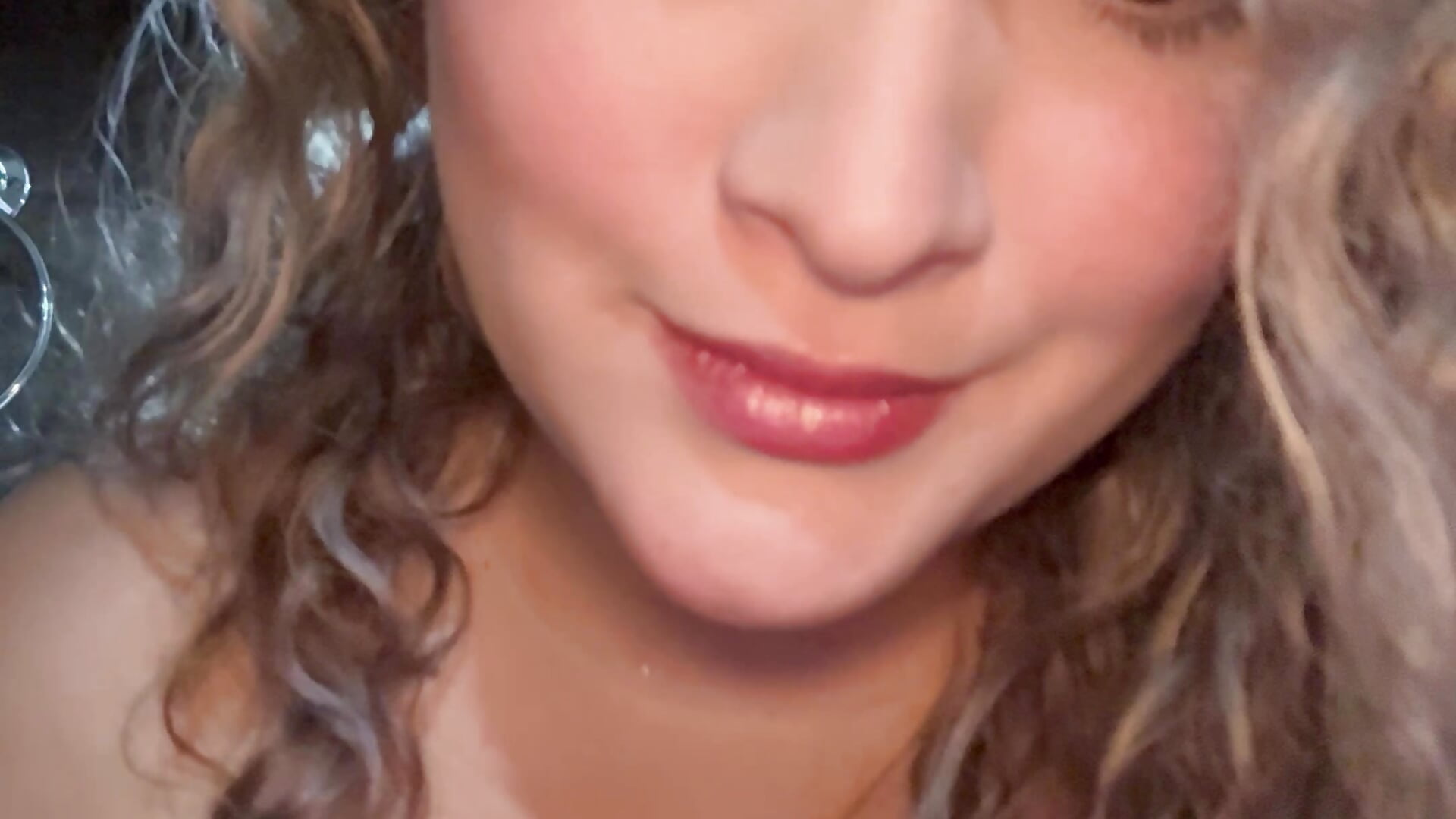 I'm active again, my love. I'm waiting for you. Subscribe to my fan club; delicious videos are comin
