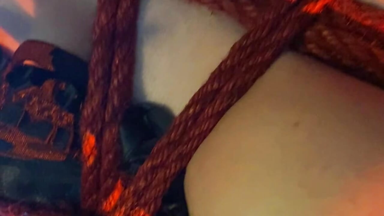sexy tied up - video by Laureen_hill cam model