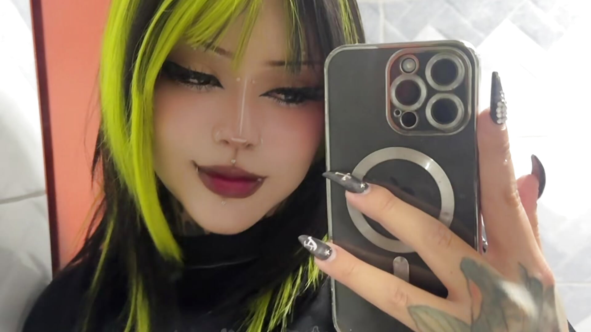 Green - video di jannaink_ modella di cam