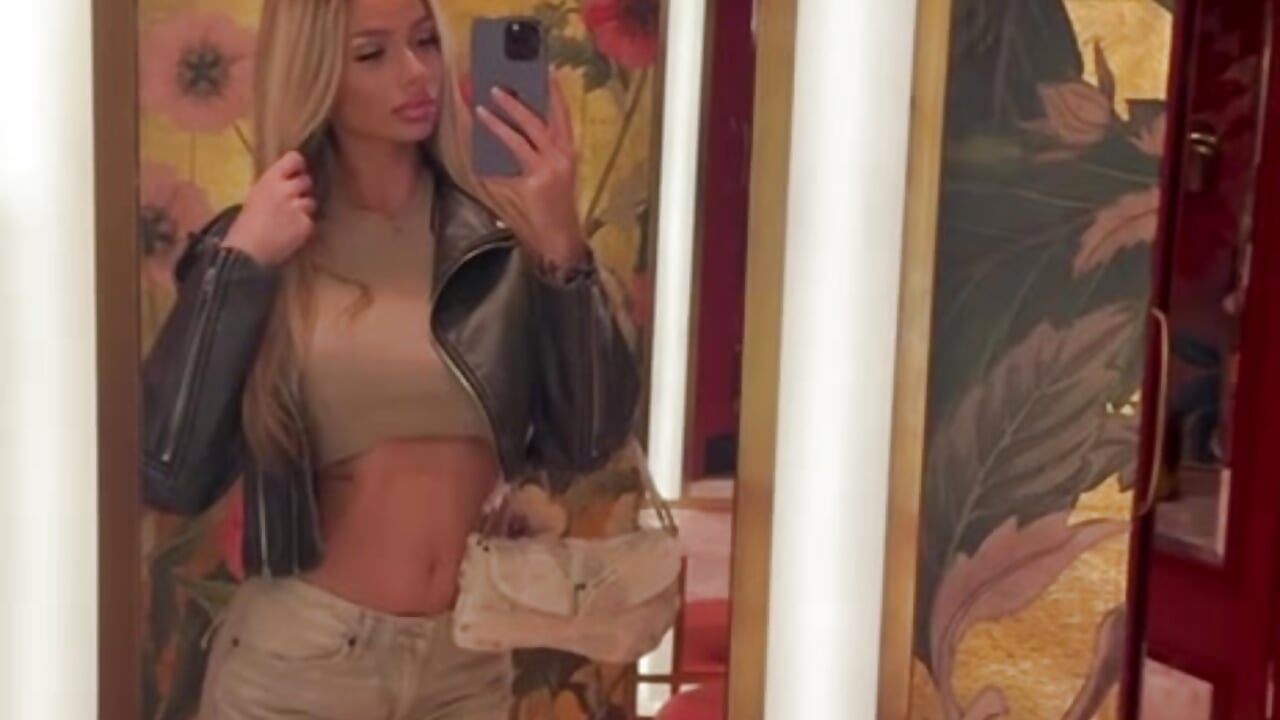 Mirror check 8 - video by NicoleSarahX cam model