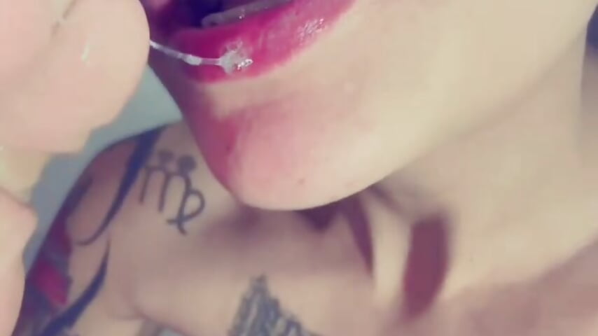 I suck my feet with a lot of saliva for you  👣🔥 - Video von Little_Jenni Cam-Model