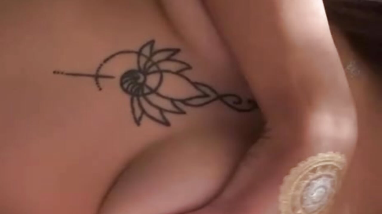 Squezze tits in public place - video by WOW-PeaCH-Girl cam model