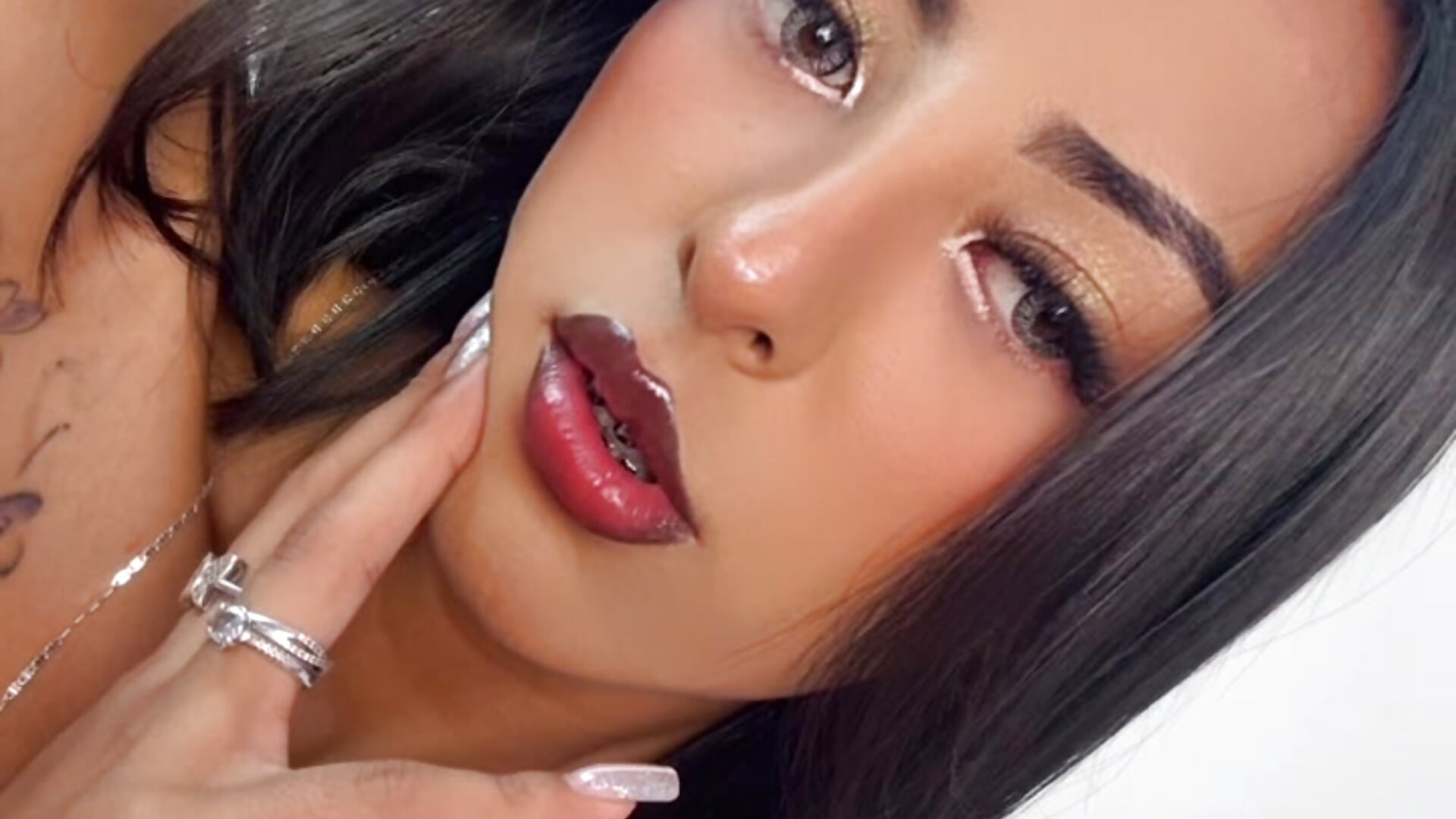 😚 – видео вебкам-модели billiee_brunette