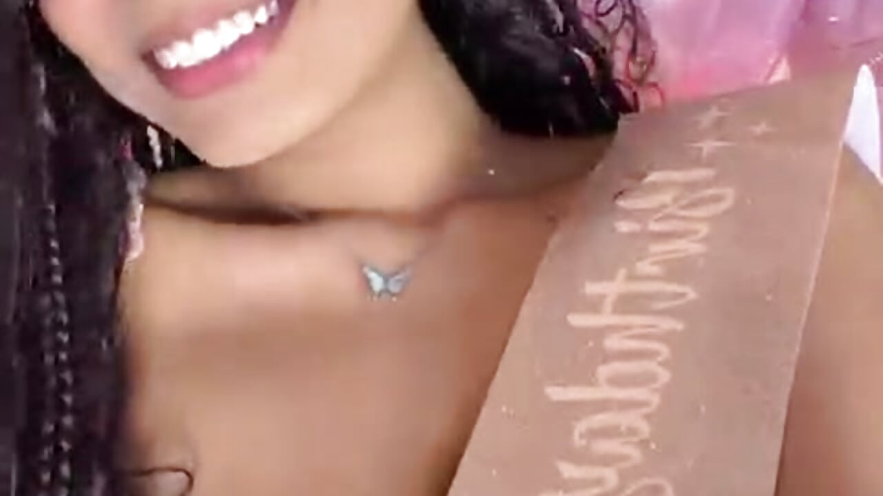 🎂It's my birthday make me feel like your Queen 👑 – видео вебкам-модели Nicolemorelli2