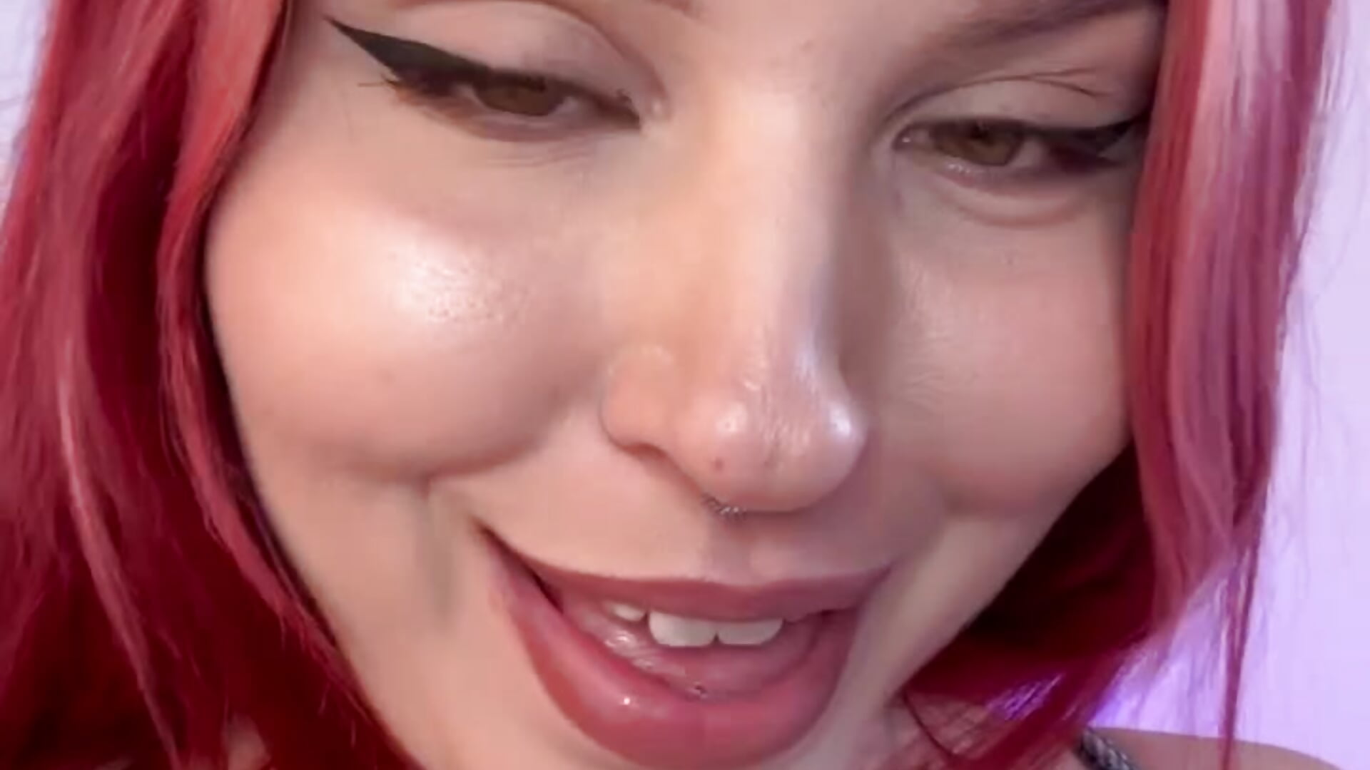 Piercing — filmik Lina-hill, modela(-lki) na kamerkach