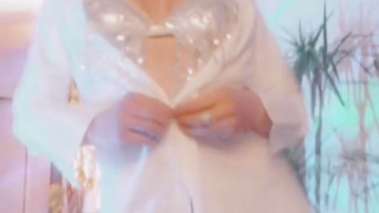 😜SEXY STRIP + OIL BOOBS🥵 - vídeo de la modelo de cam Luna_Kitanna
