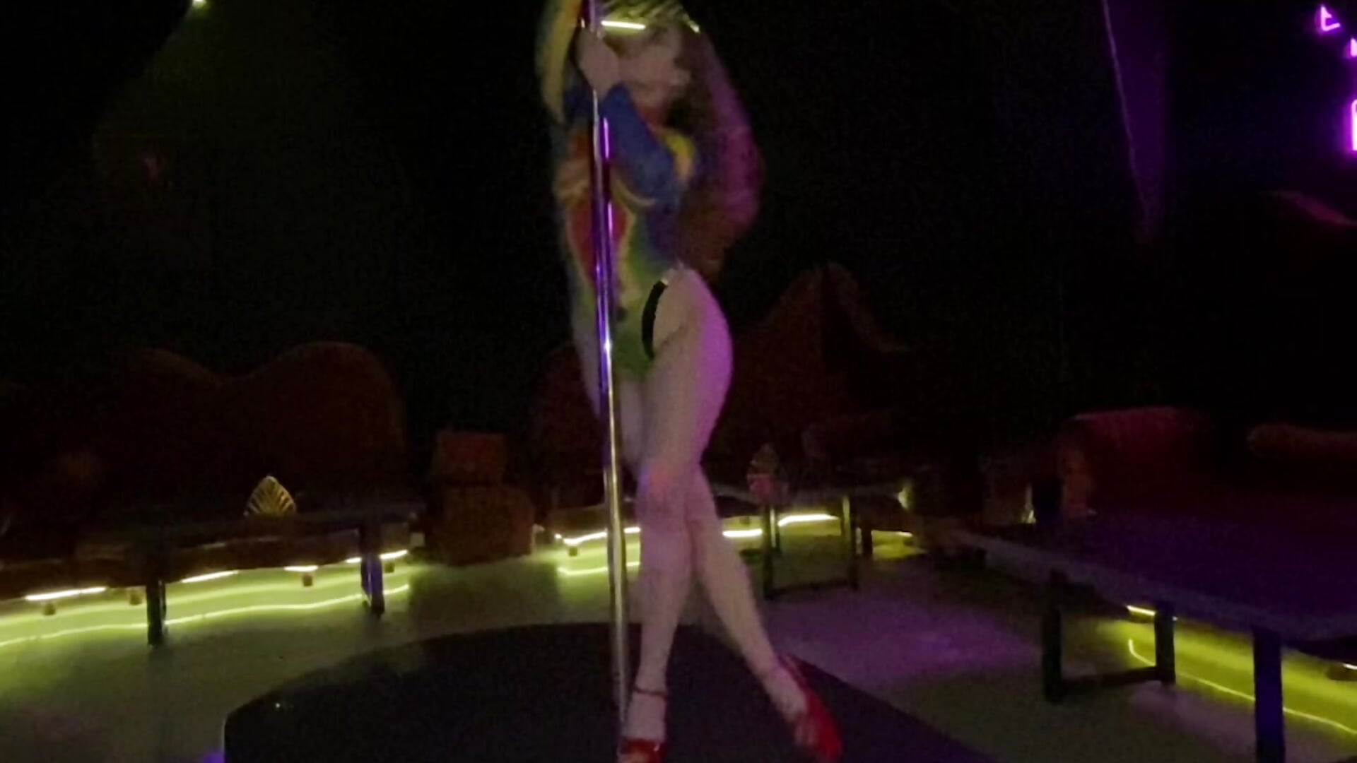 Sexy Pole Dancy